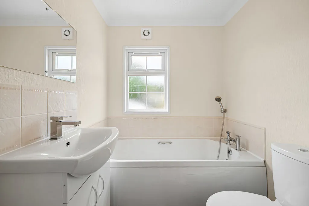 New Site Weybridge Park Estate, Addlestone KT15 2RG, photo 8