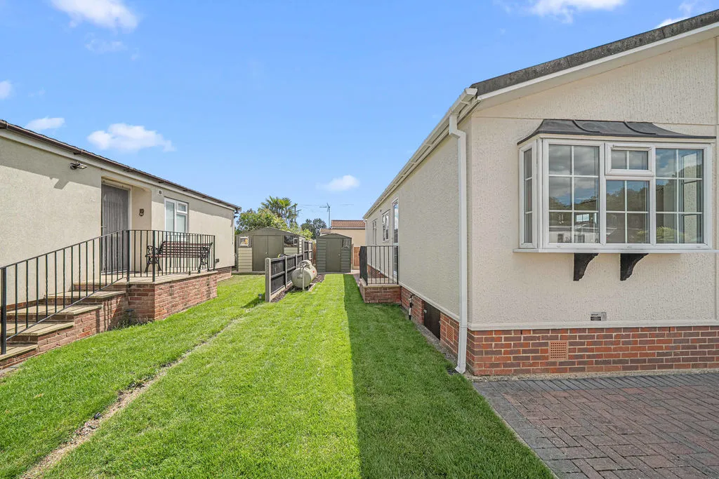New Site Weybridge Park Estate, Addlestone KT15 2RG, photo 11