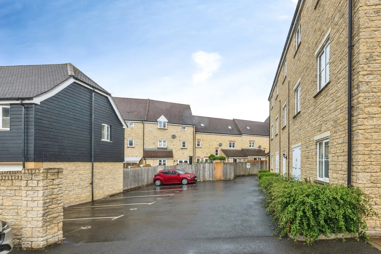 Truscott Avenue, SWINDON, Wiltshire, SN25, photo 16