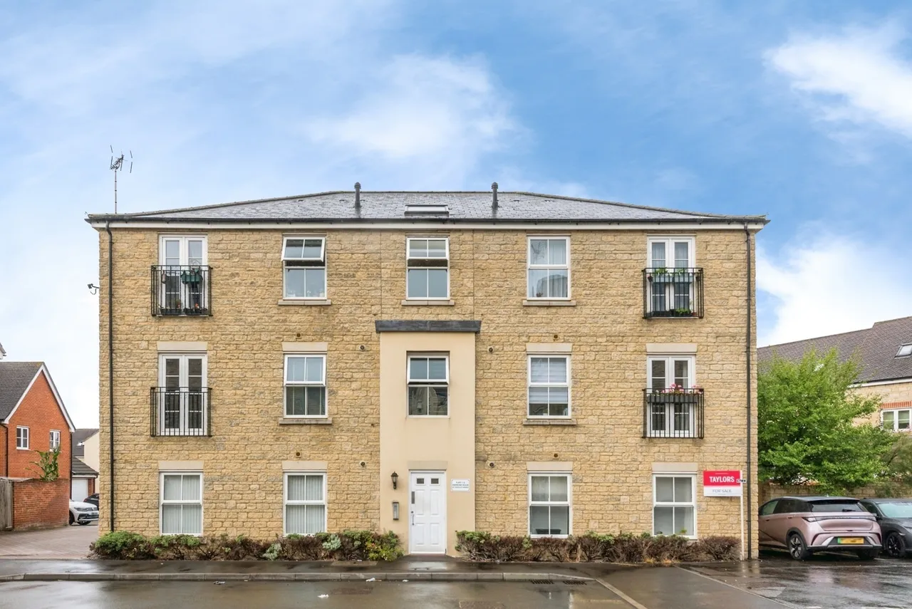 2 bed flat for sale — Truscott Avenue, SWINDON, Wiltshire, SN25