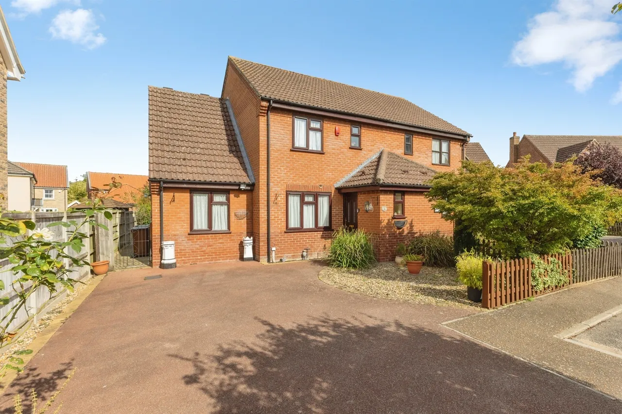 3 bed house for sale — Kenan Drive, Attleborough