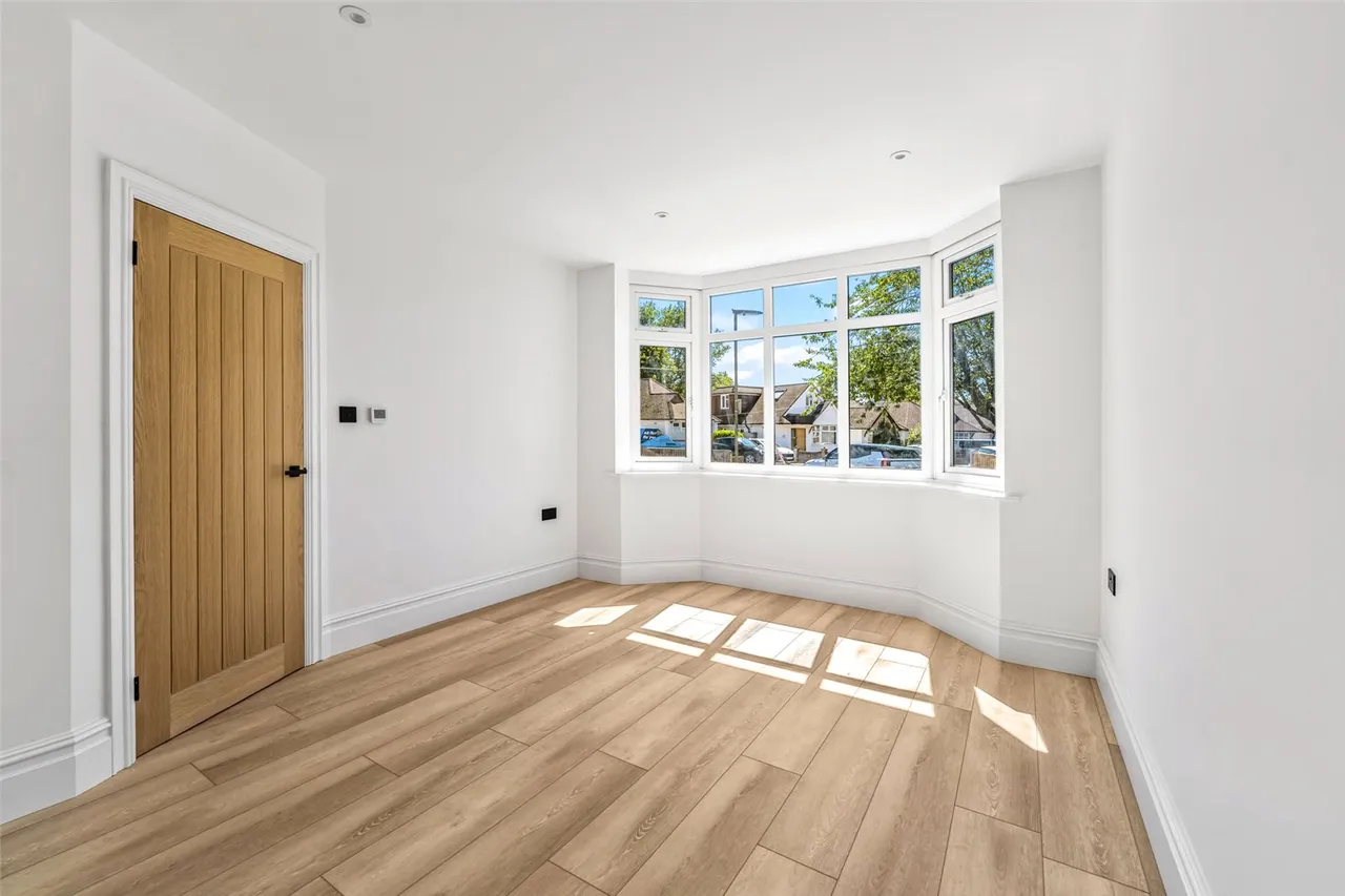 Dudley Close, Addlestone, KT15 2EB, photo 8