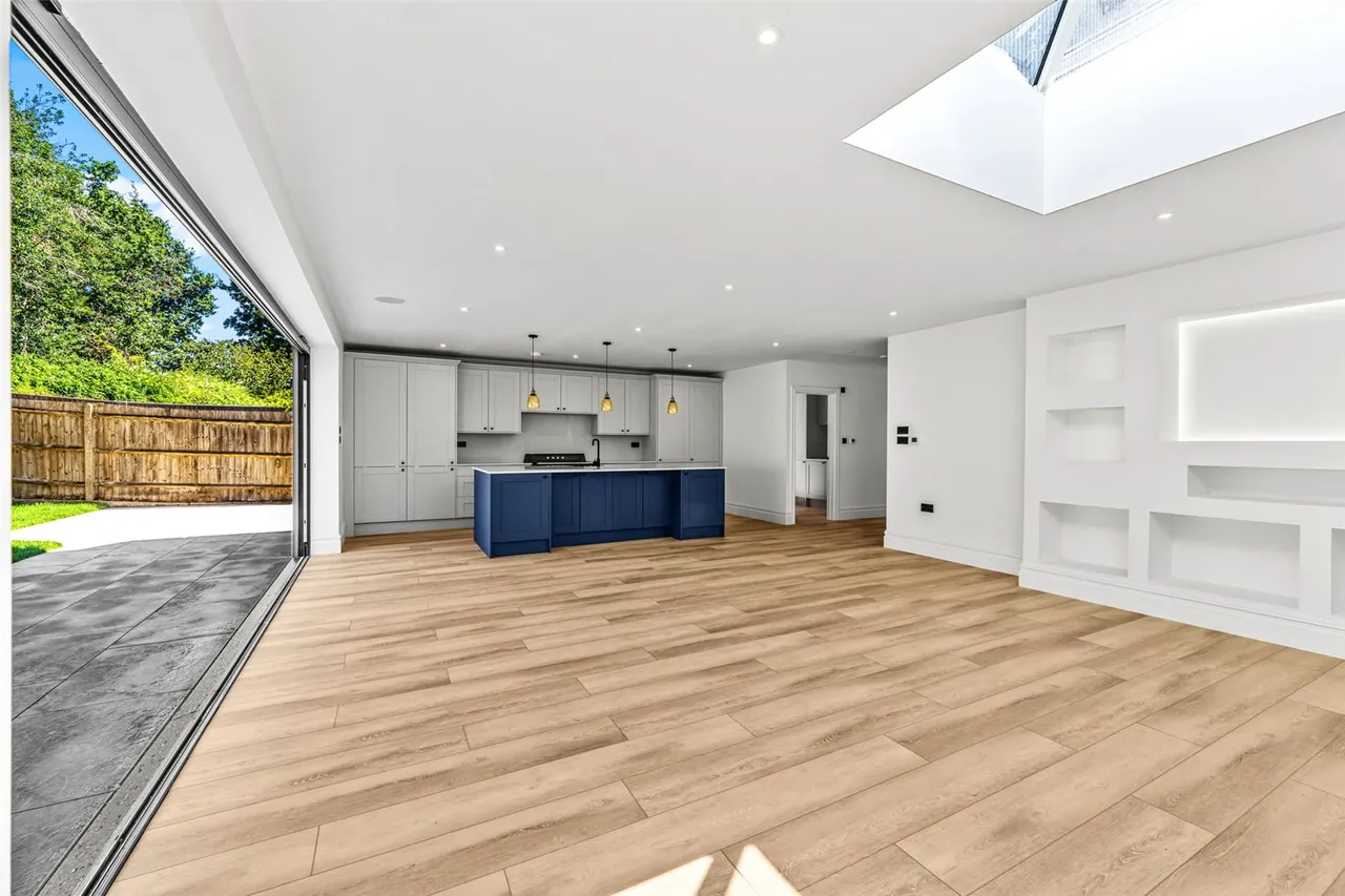 Dudley Close, Addlestone, KT15 2EB, photo 5