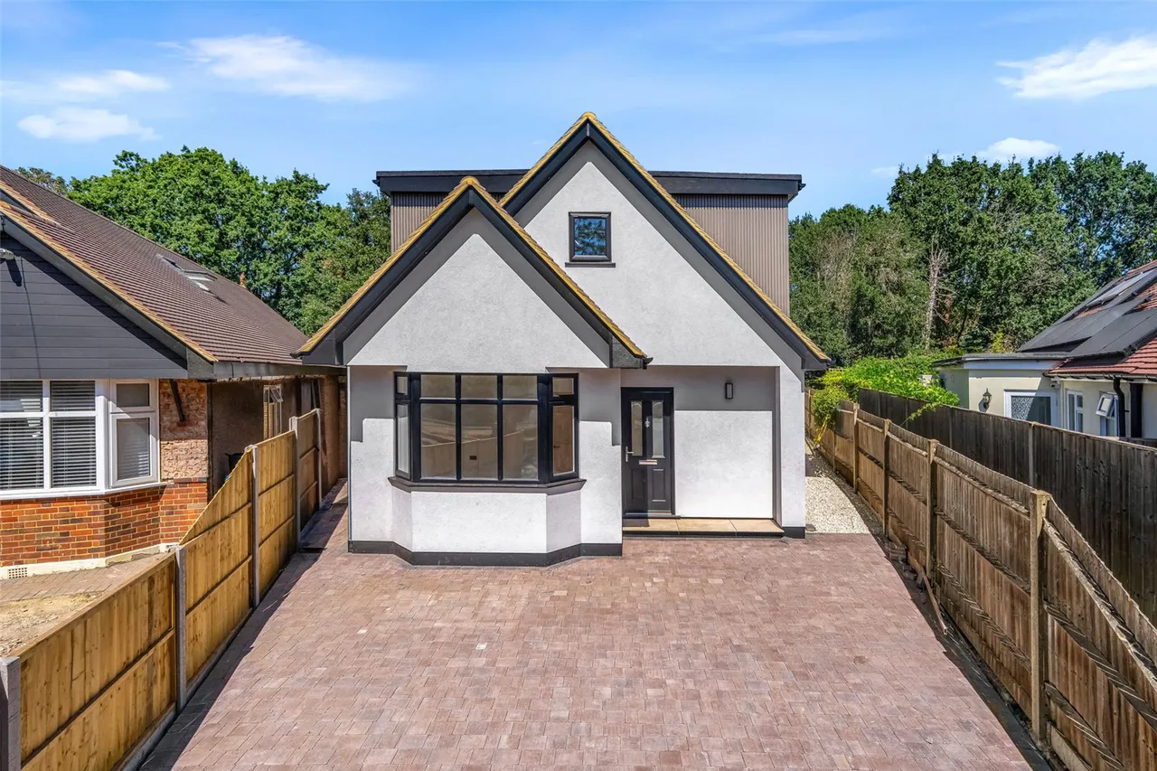 4 bed house for sale — Dudley Close, Addlestone, KT15 2EB