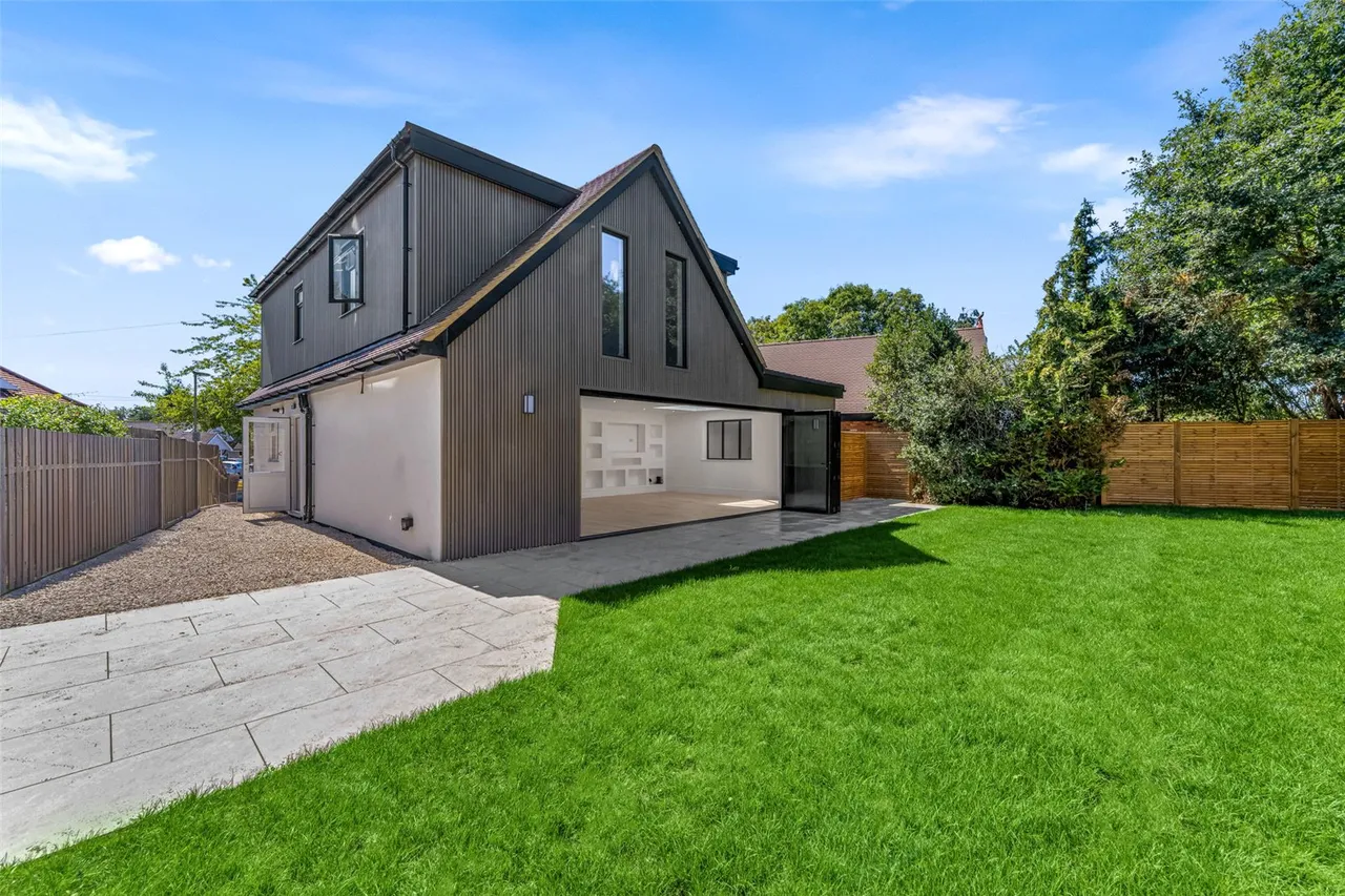 Dudley Close, Addlestone, KT15 2EB, photo 15