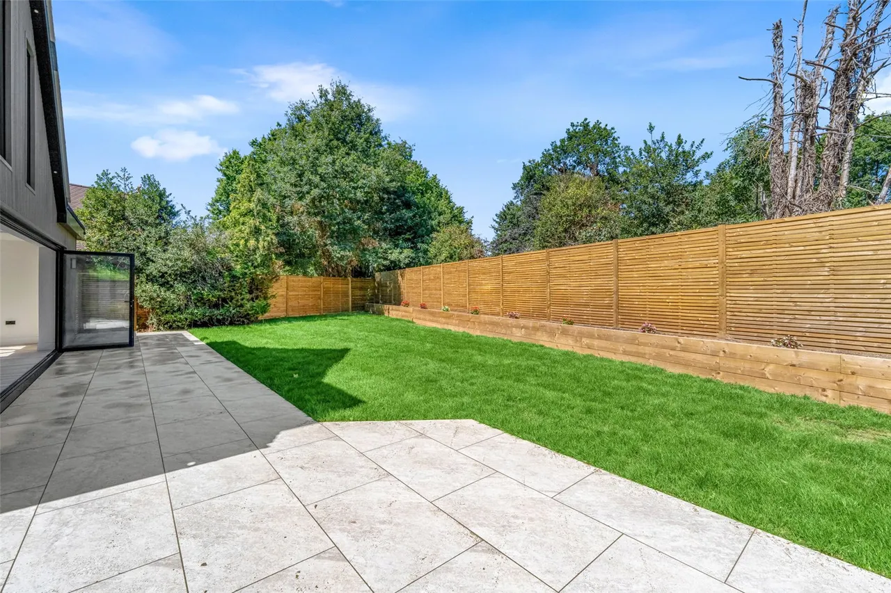 Dudley Close, Addlestone, KT15 2EB, photo 14