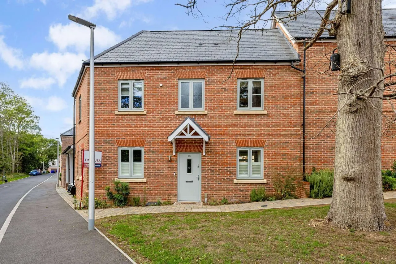 3 bed house to rent, Kendrick Avenue, Wilton Park, HP9