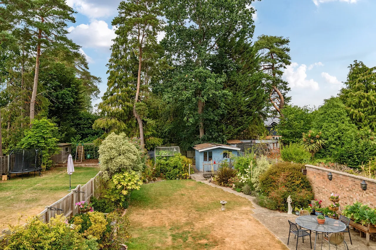 Ambleside Road, Lightwater, GU18, photo 2