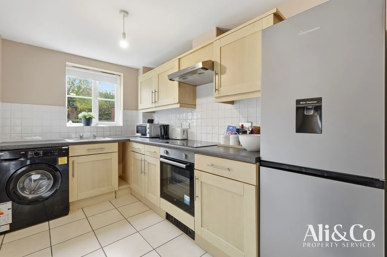 Hampton Close, Chafford Hundred, Essex, RM16 6LX, photo 2