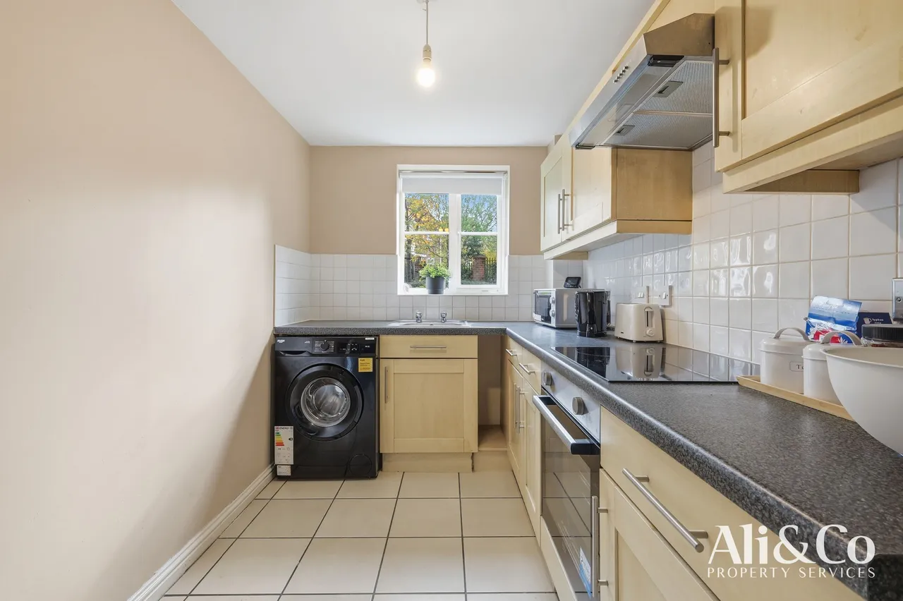 Hampton Close, Chafford Hundred, Essex, RM16 6LX, photo 5