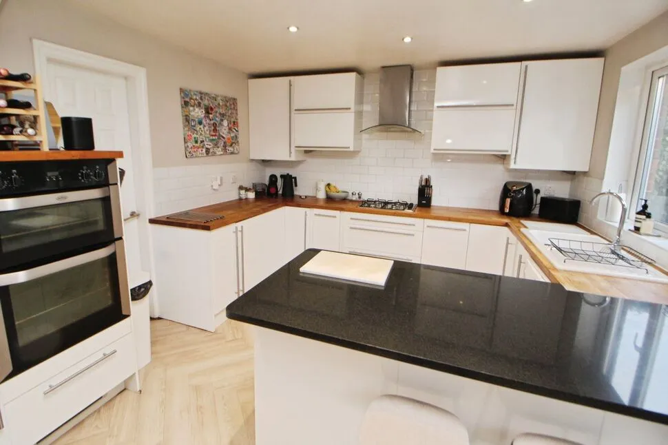 Shropshire Drive, Glossop, SK13, photo 4
