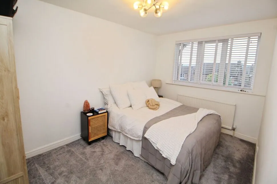 Shropshire Drive, Glossop, SK13, photo 8