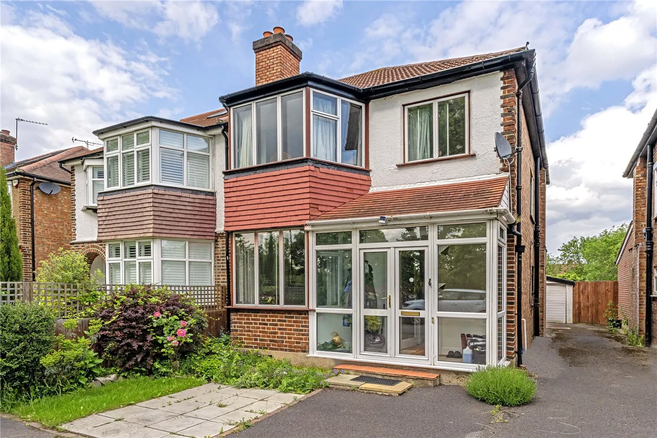 Sixth Cross Road, Twickenham, TW2 5PE, photo 2
