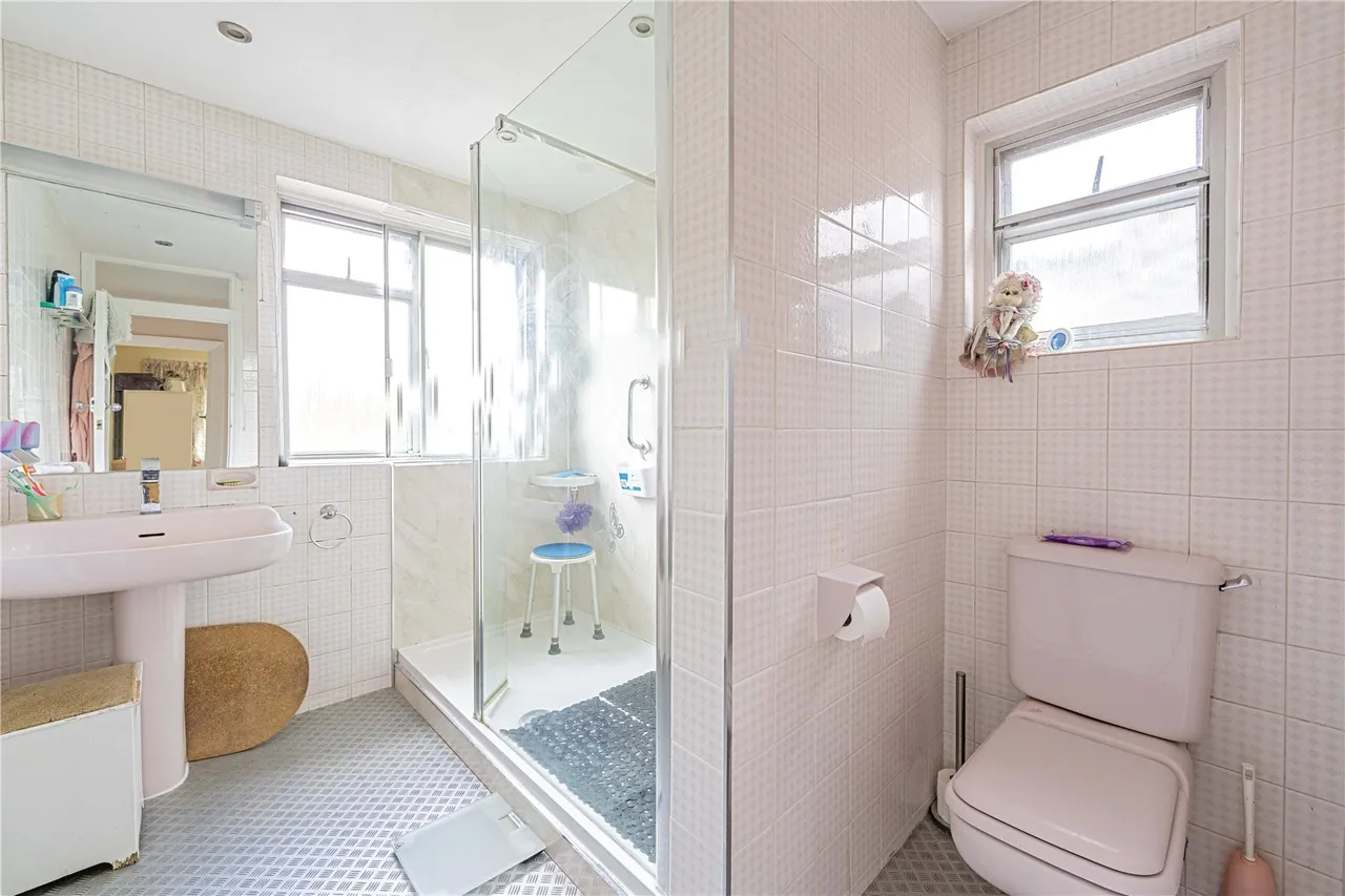 Sixth Cross Road, Twickenham, TW2 5PE, photo 7