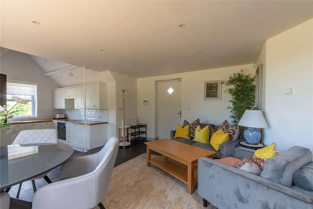 Reading Road, Lower Basildon, Reading, Berkshire, RG8 9ND, photo 5
