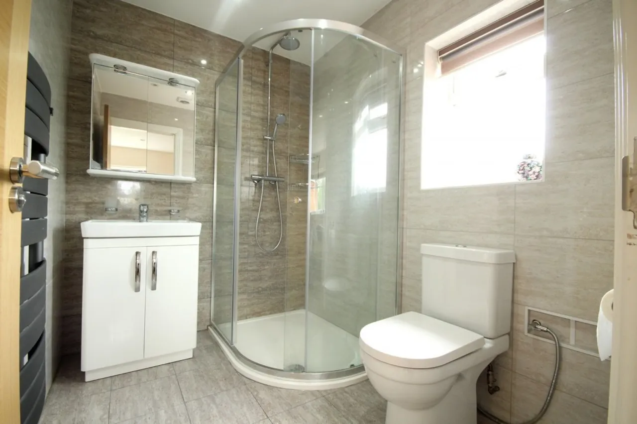 Laleham Road, Staines-upon-Thames, TW18, photo 8