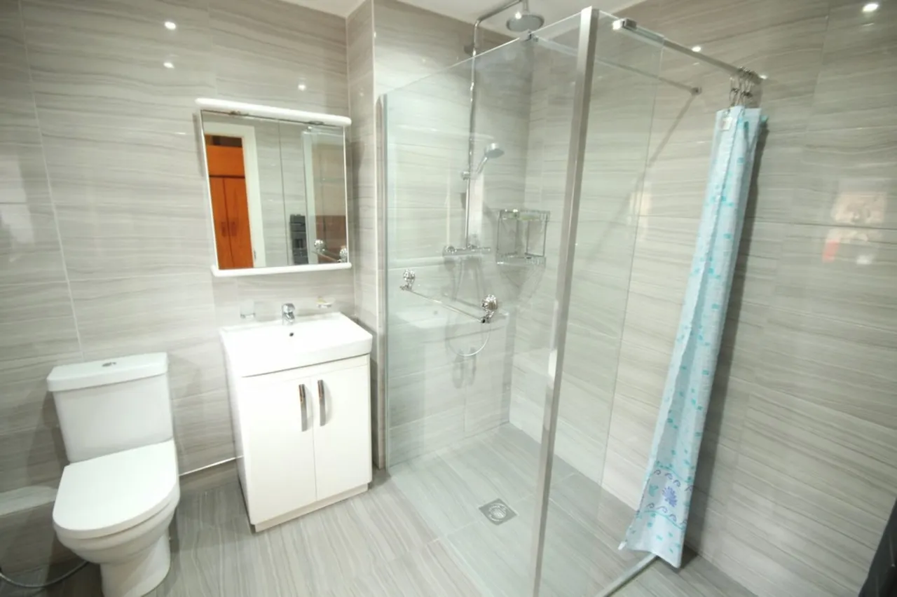 Laleham Road, Staines-upon-Thames, TW18, photo 6