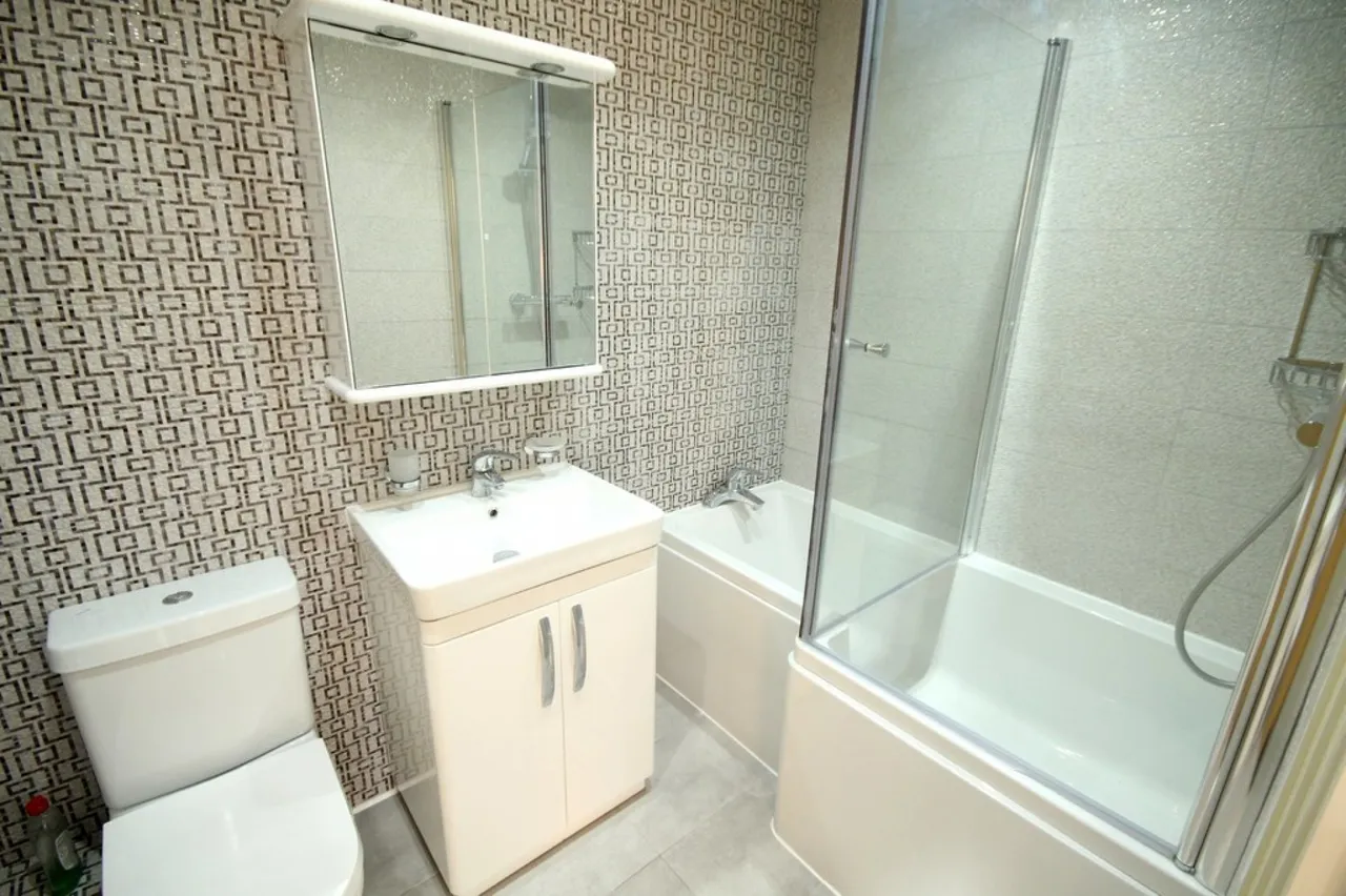 Laleham Road, Staines-upon-Thames, TW18, photo 9
