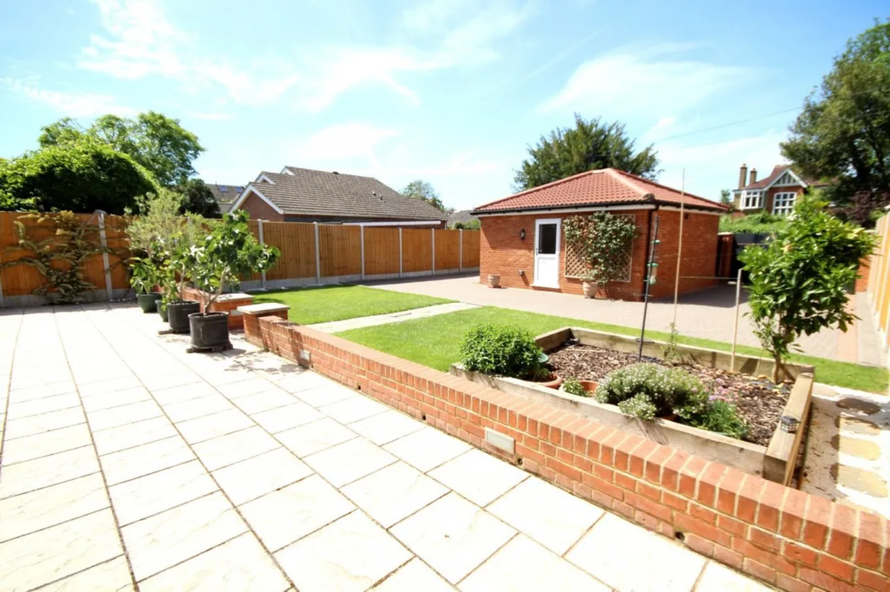 Laleham Road, Staines-upon-Thames, TW18, photo 17