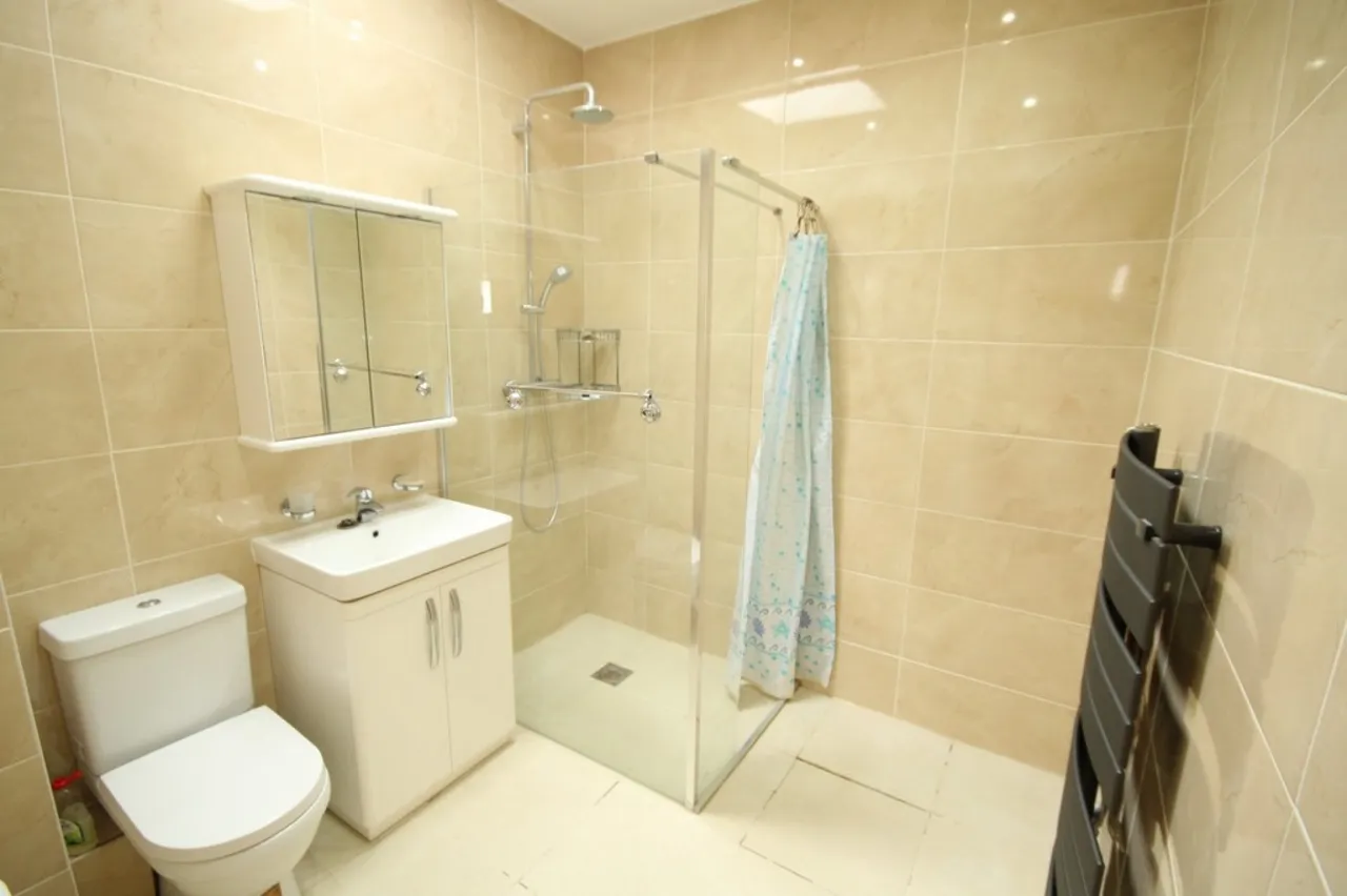Laleham Road, Staines-upon-Thames, TW18, photo 13