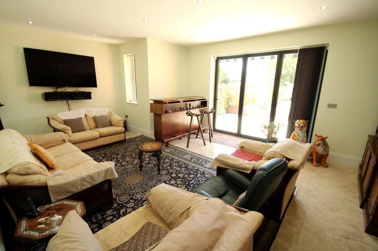 Laleham Road, Staines-upon-Thames, TW18, photo 14