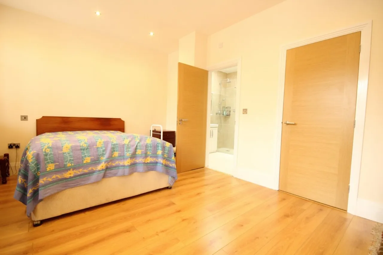 Laleham Road, Staines-upon-Thames, TW18, photo 12
