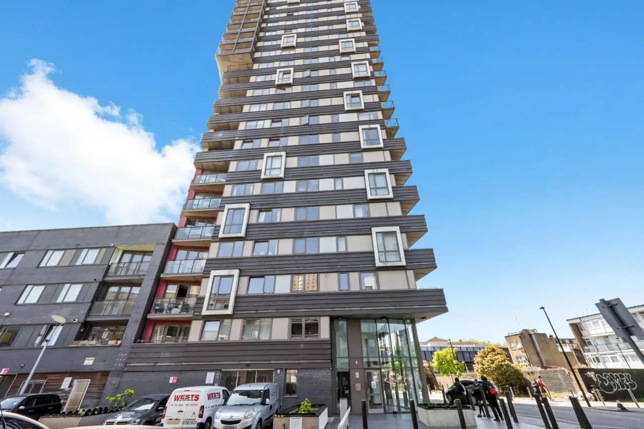 2 bed flat for sale, Spencer Way, London, E1