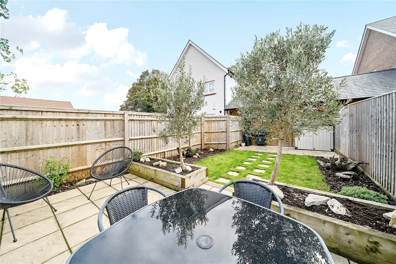 Titchener Way, Hook, Hampshire, RG27 9RT, photo 16