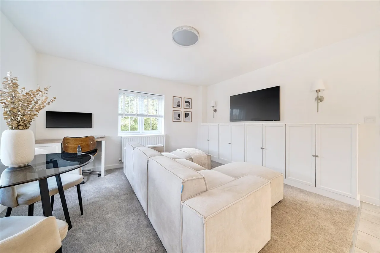 Titchener Way, Hook, Hampshire, RG27 9RT, photo 4