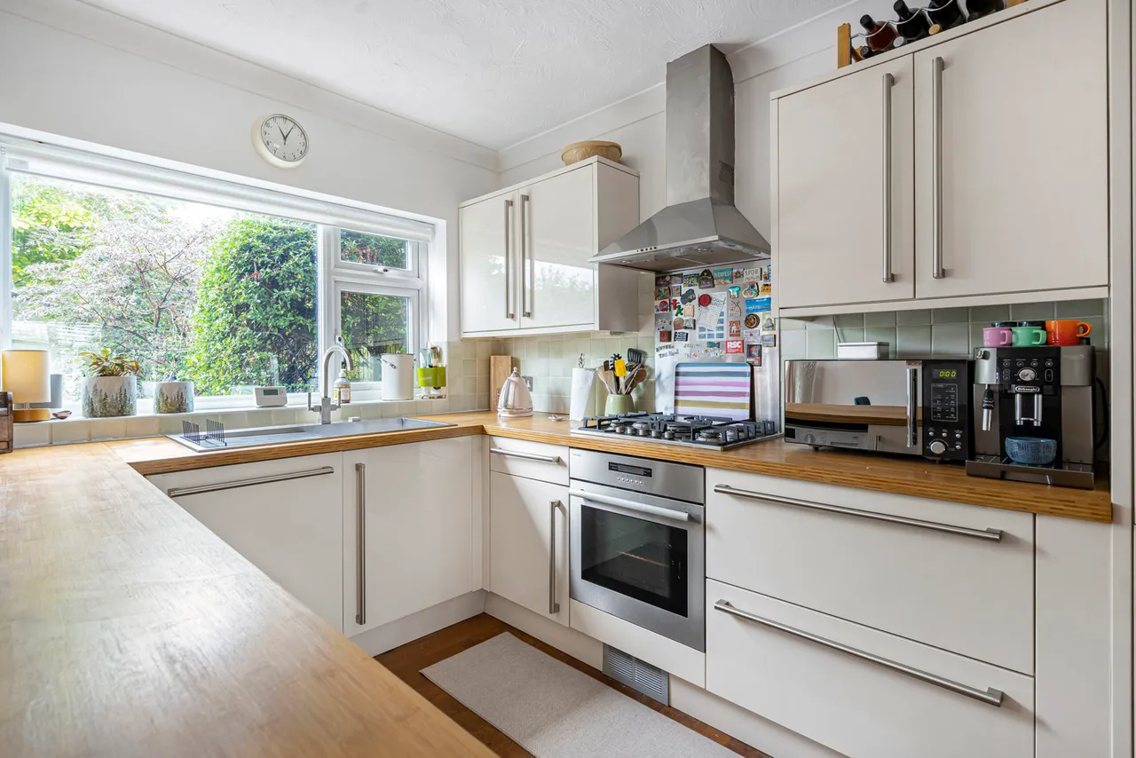 Vegal Crescent, Englefield Green, TW20, photo 11