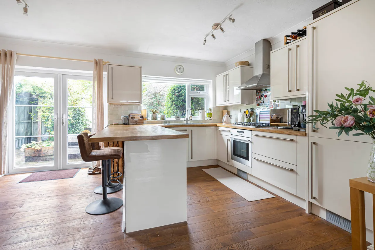 Vegal Crescent, Englefield Green, TW20, photo 8