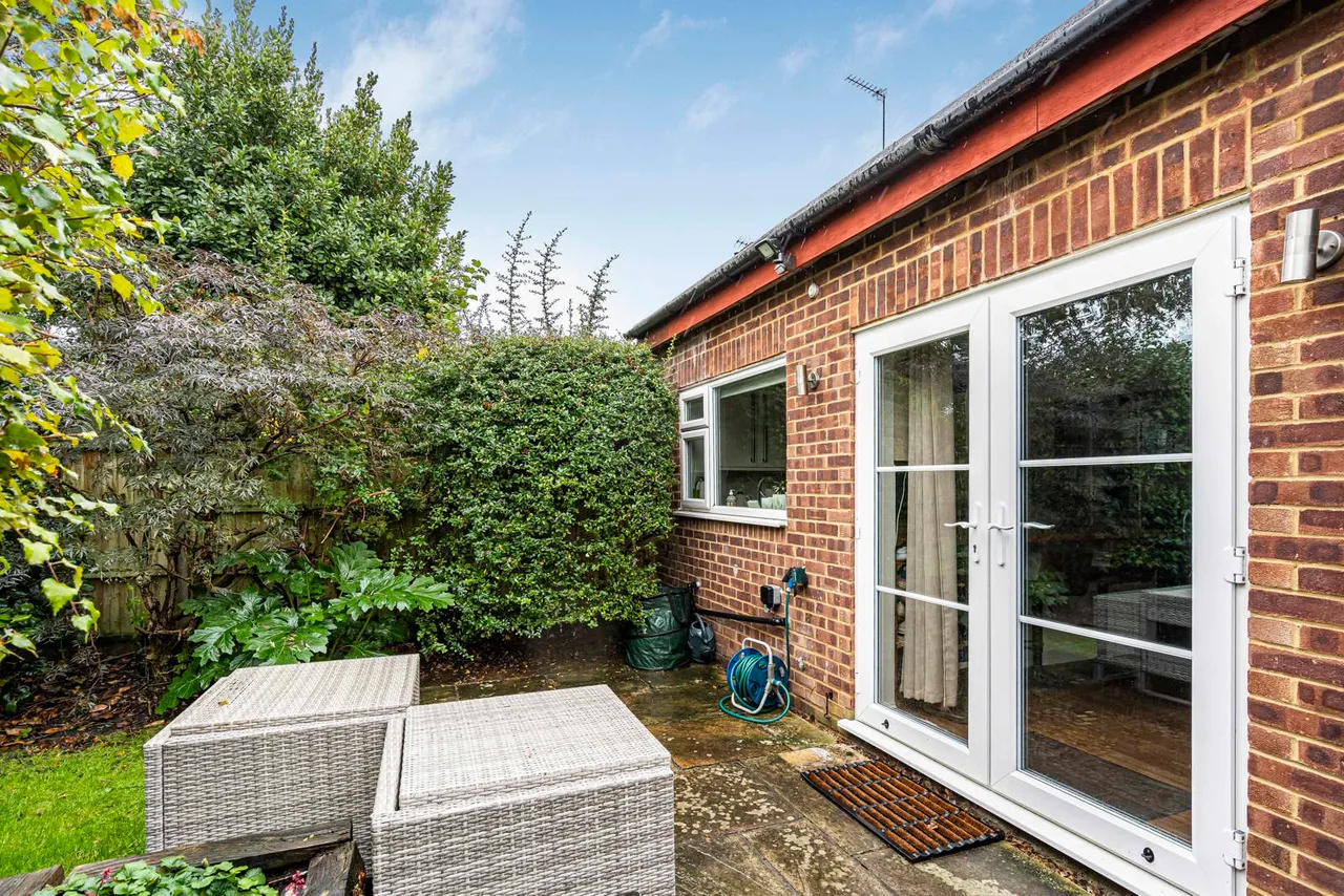 Vegal Crescent, Englefield Green, TW20, photo 24