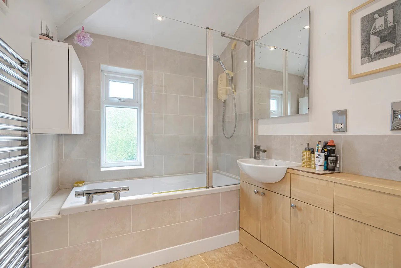 Vegal Crescent, Englefield Green, TW20, photo 18