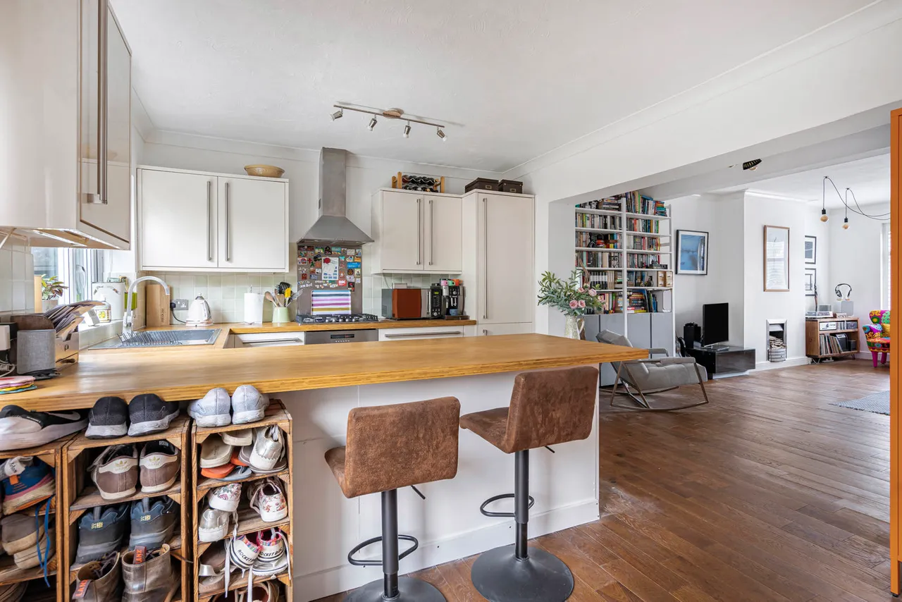 Vegal Crescent, Englefield Green, TW20, photo 13