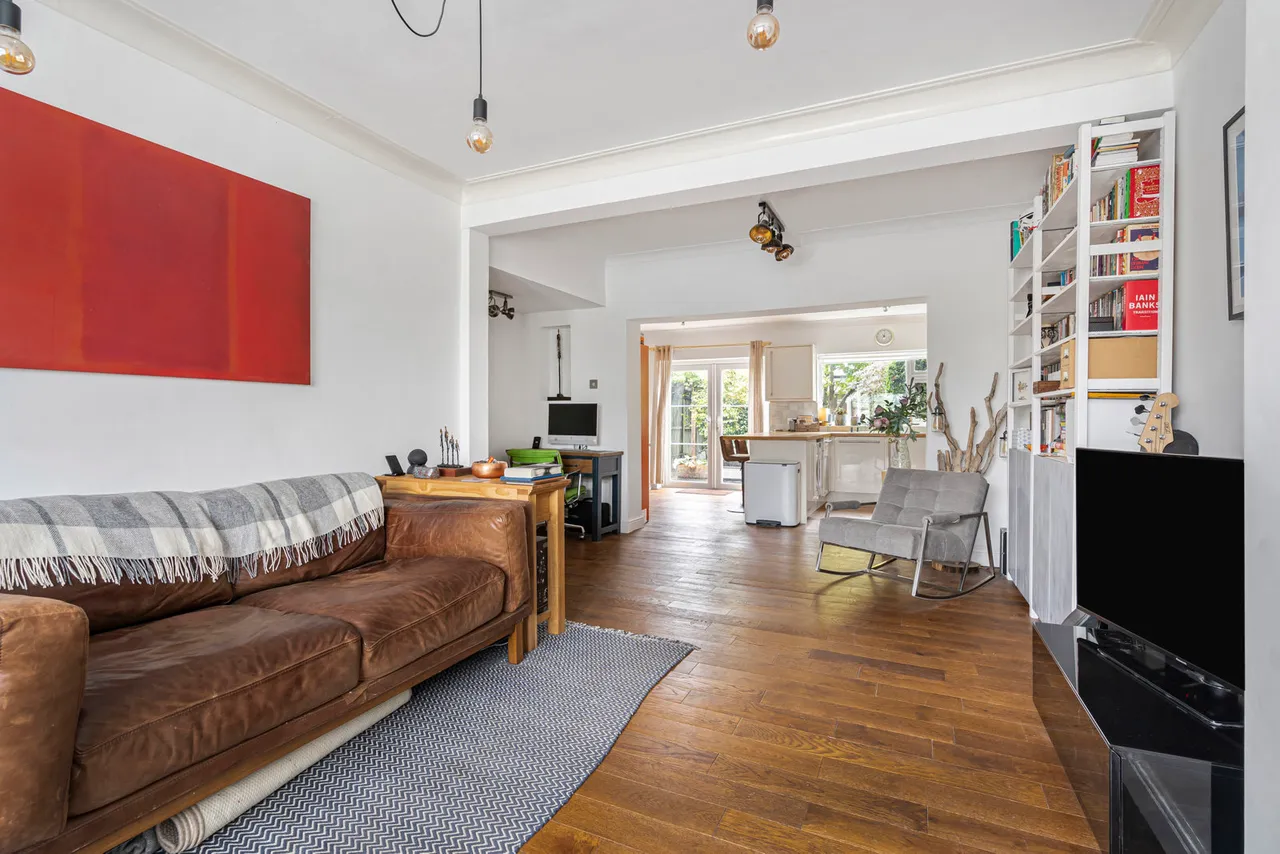 Vegal Crescent, Englefield Green, TW20, photo 2