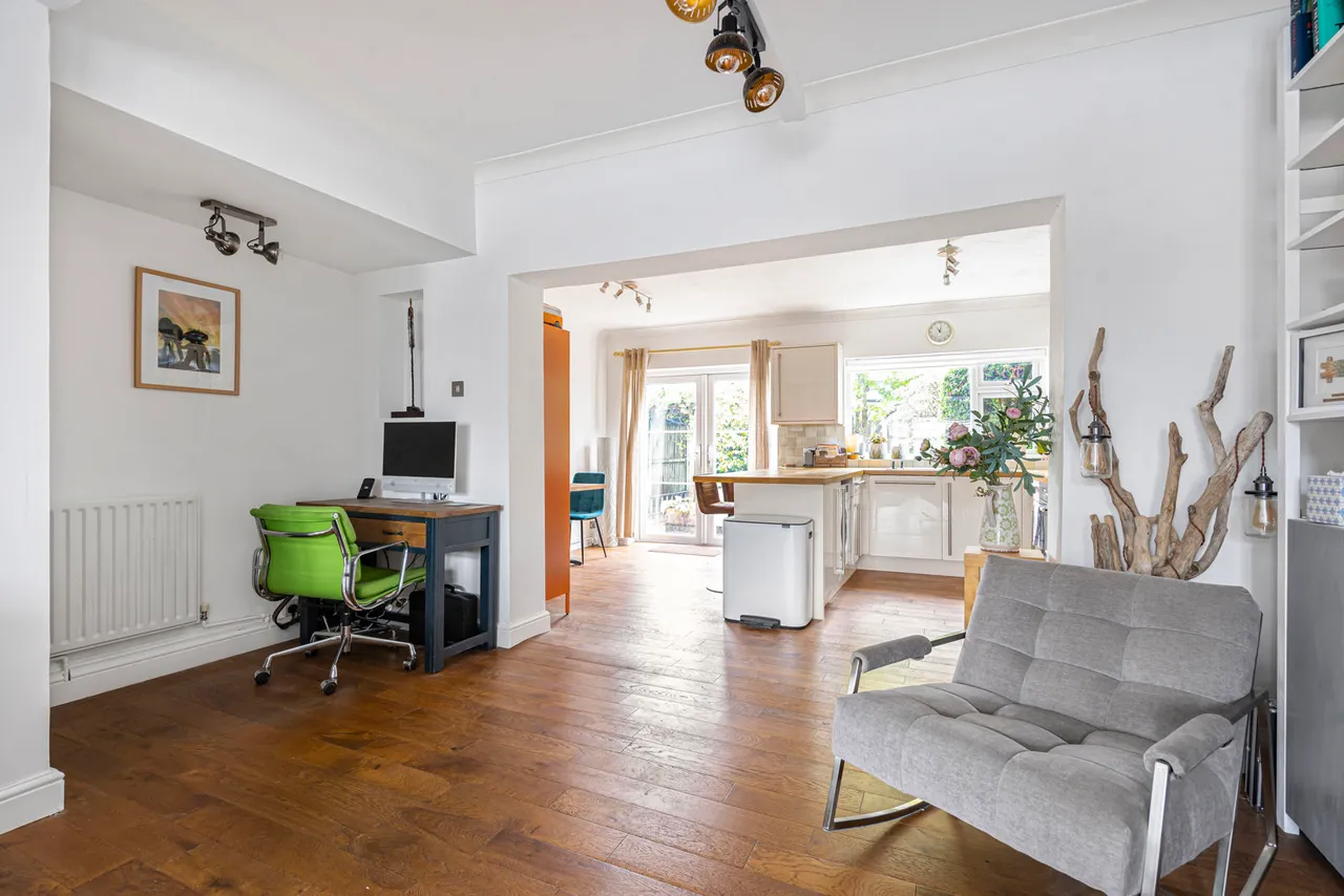 Vegal Crescent, Englefield Green, TW20, photo 4