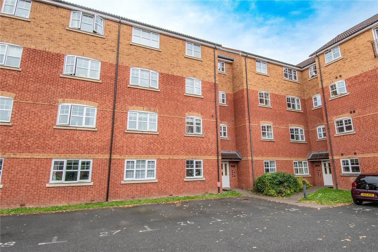 2 bed flat for sale — Design Close, Bromsgrove, Worcestershire, B60 3GS