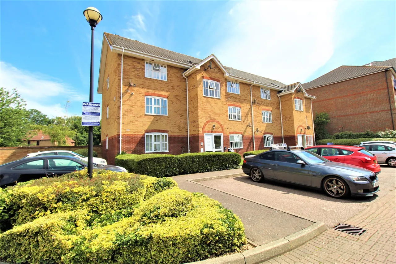 2 bed flat for sale — Coal Court, Grays, Essex, RM17 6PN