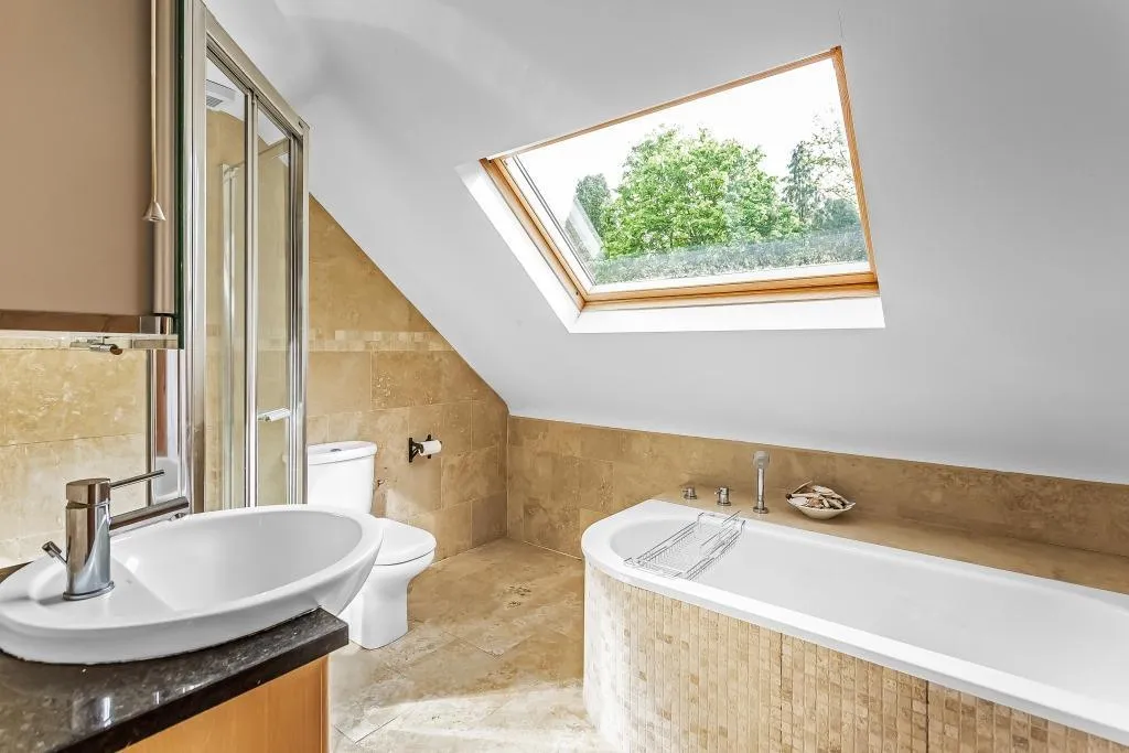 Newdigate Road, Beare Green, RH5, photo 13