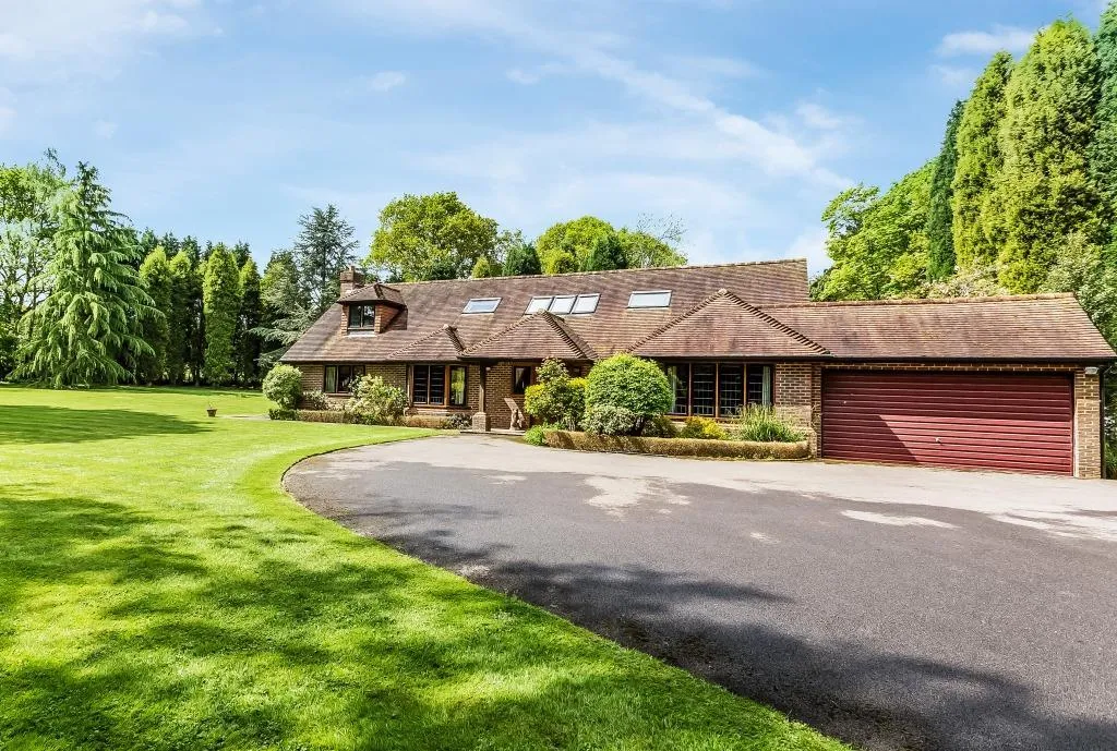 5 bed chalet for sale, Newdigate Road, Beare Green, RH5