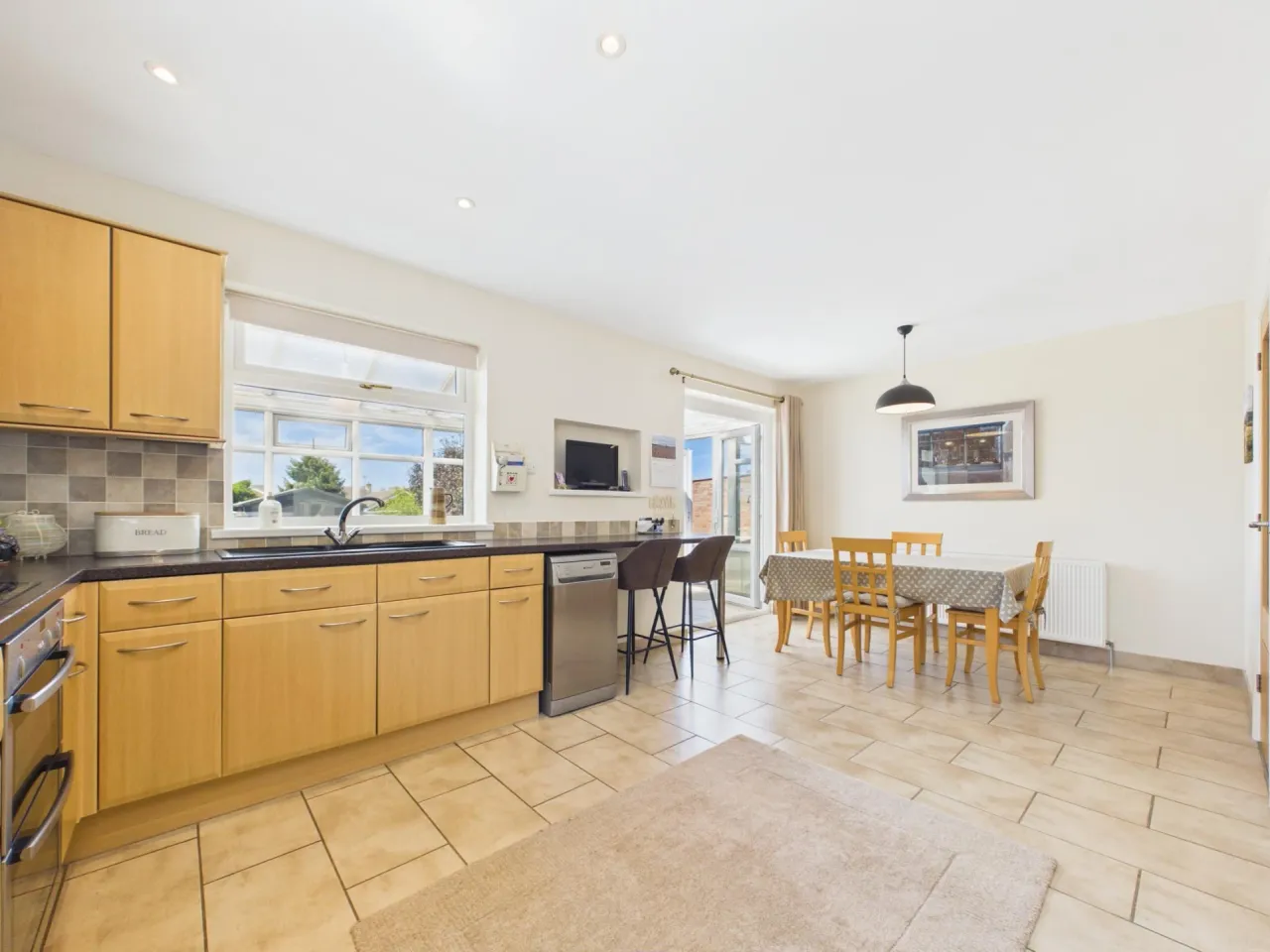 2 bed house for sale, Crestview Drive, Lowestoft