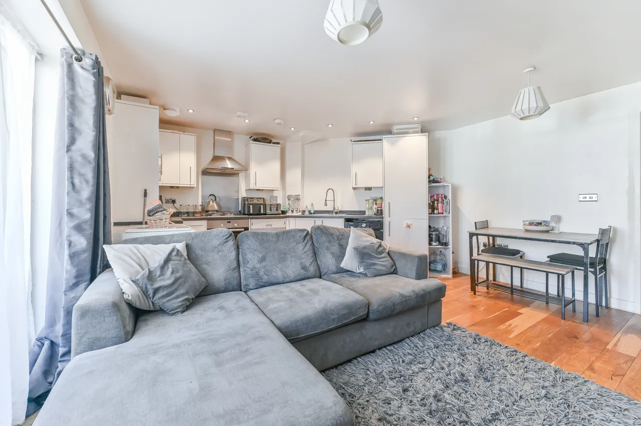 Flat 4 Charlotte Court, 22b Bishops Road, Croydon, photo 3
