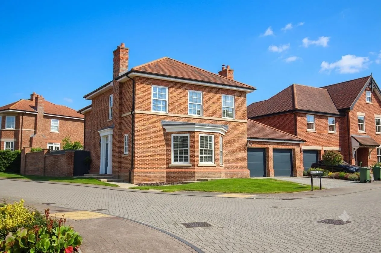 4 bed property for sale — Old College Drive, Beverley