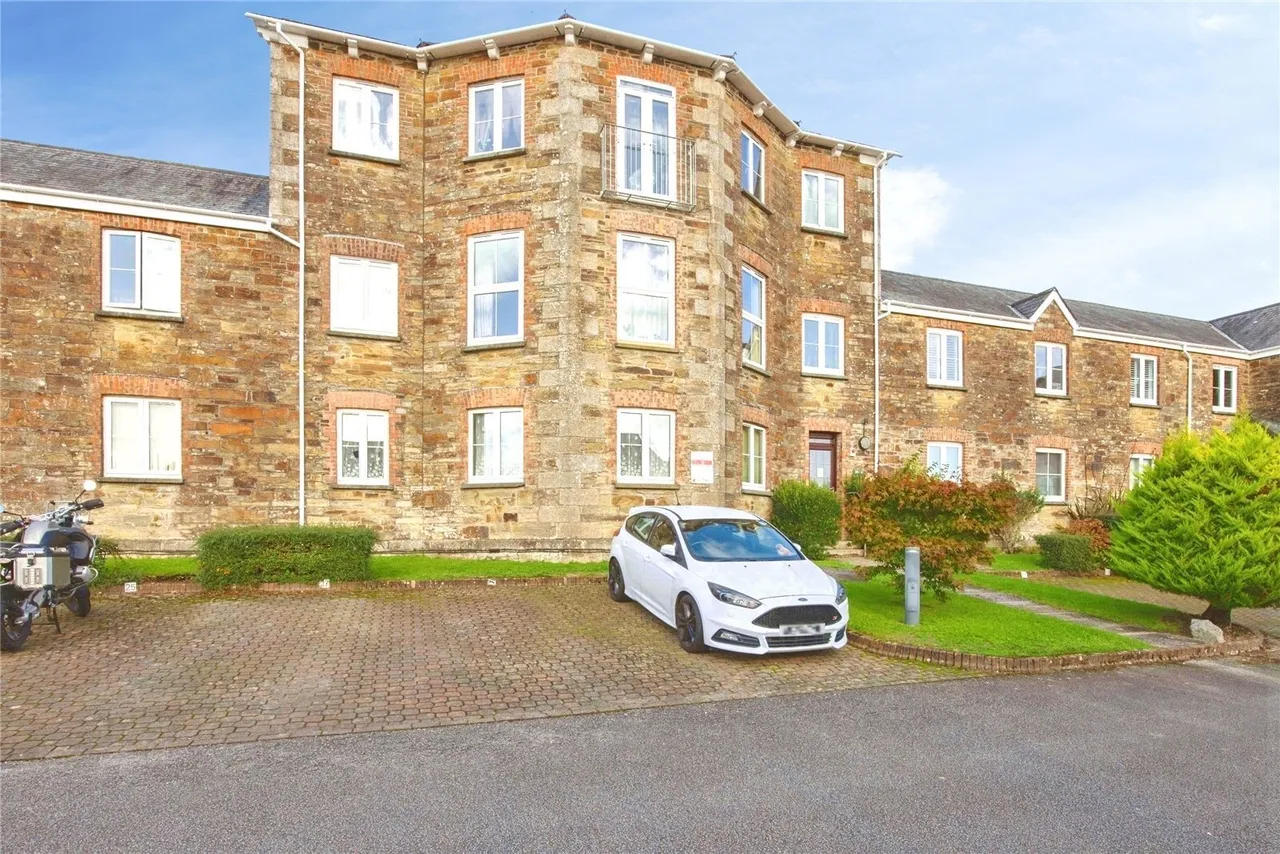 2 bed flat for sale, Cross Lane, Bodmin, PL31