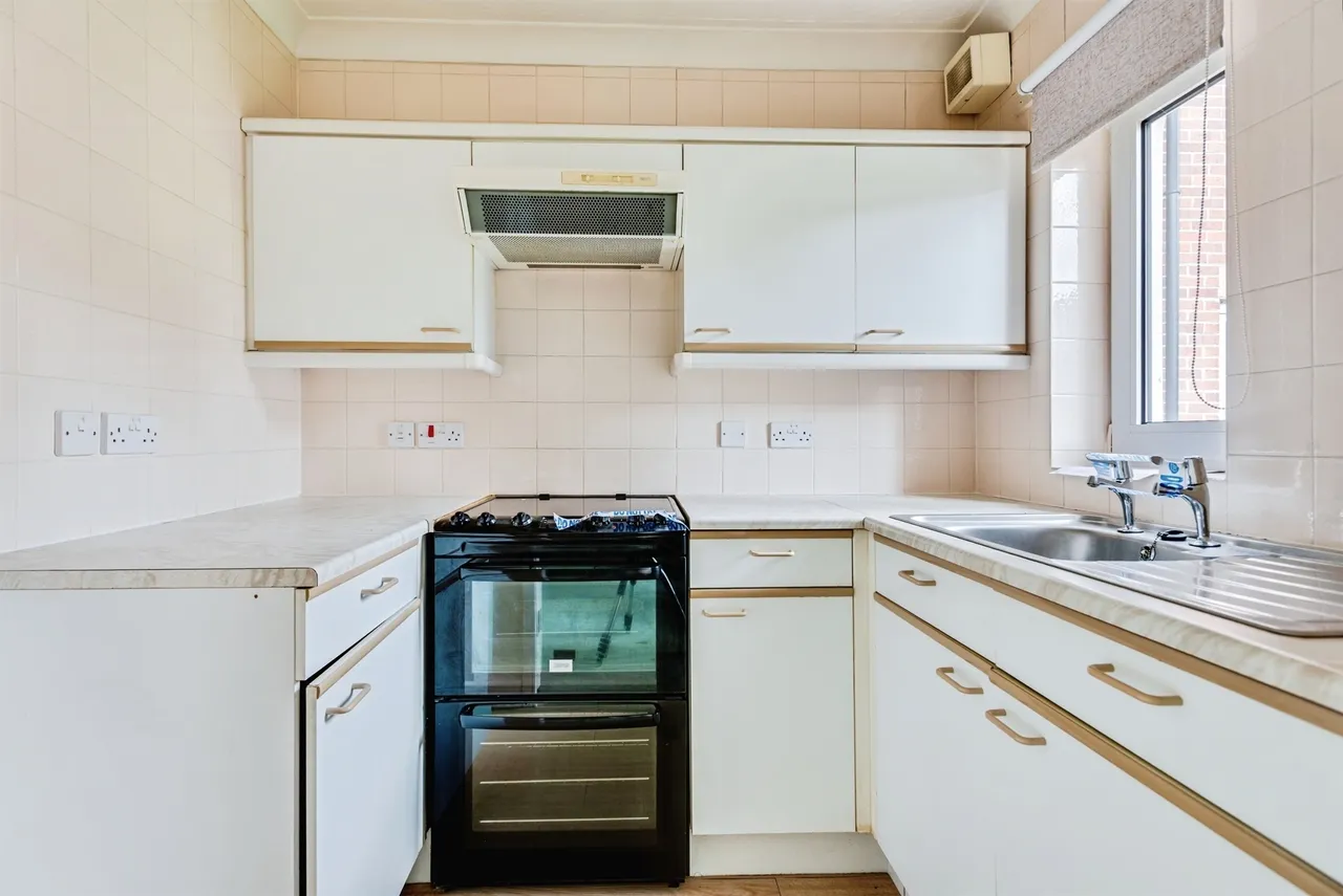 Grovelands Avenue, Swindon, photo 6