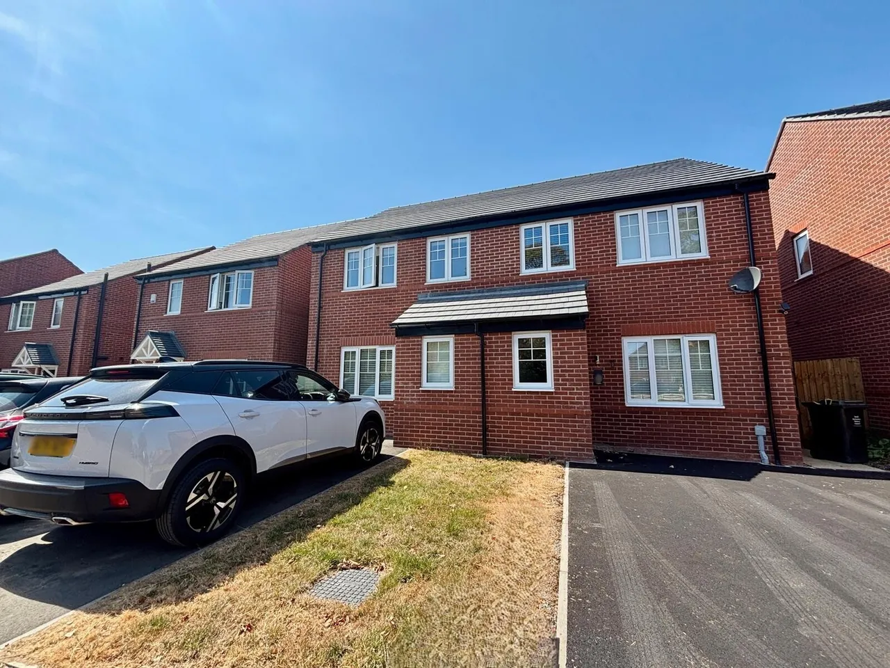 3 bed property to rent, Topaz Gardens, DE11