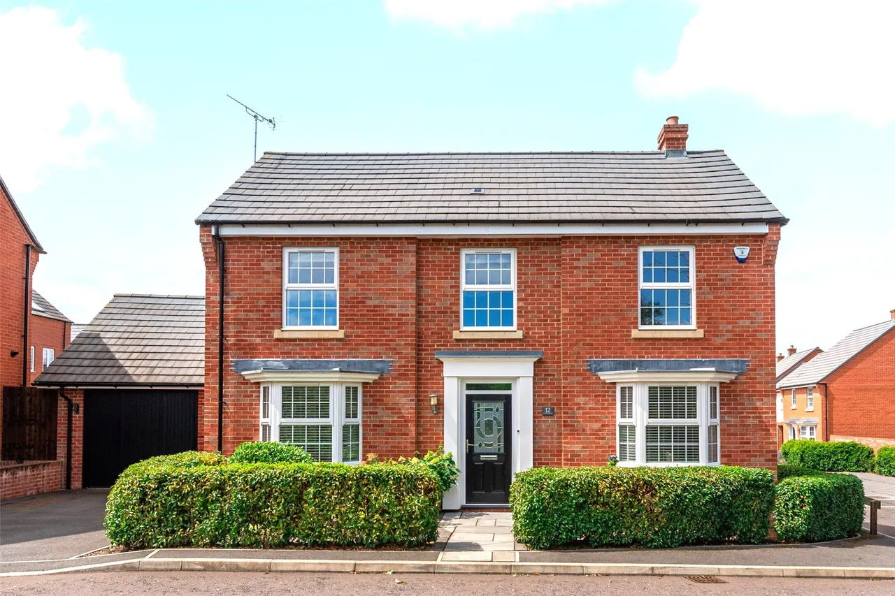4 bed property for sale, Penda Road, Buckingham, MK18