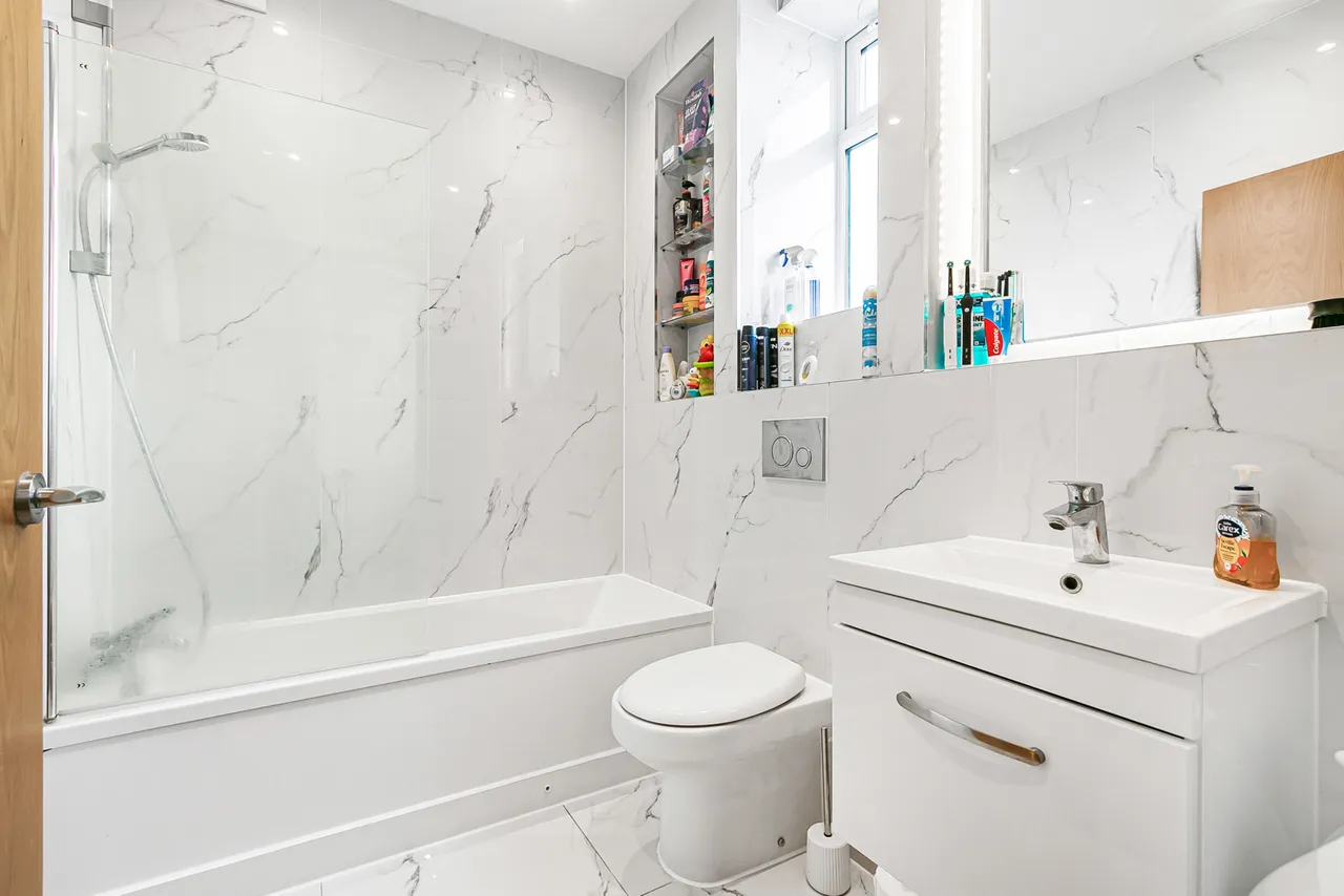 Guildford Road, Chertsey, KT16, photo 6