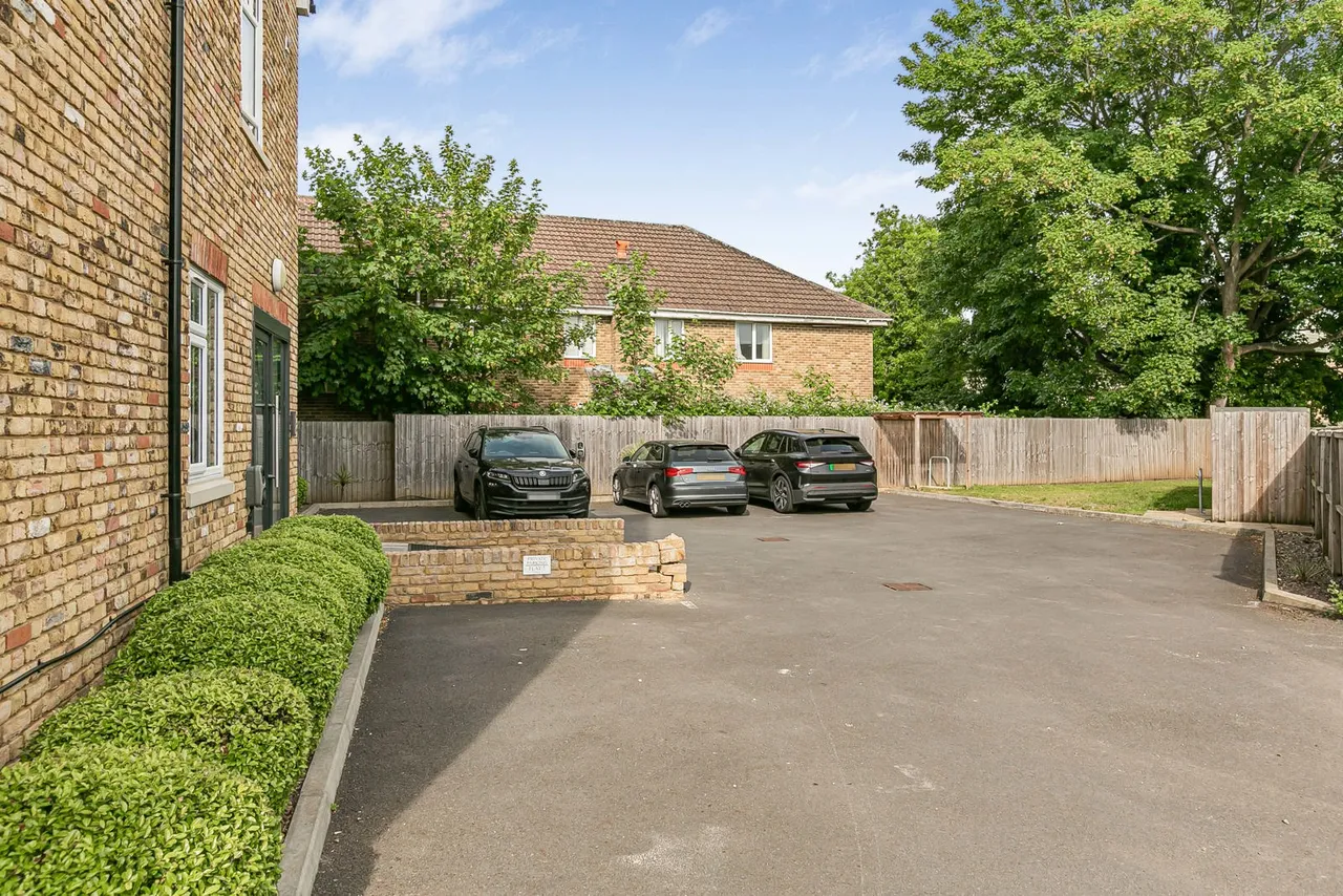 Guildford Road, Chertsey, KT16, photo 14