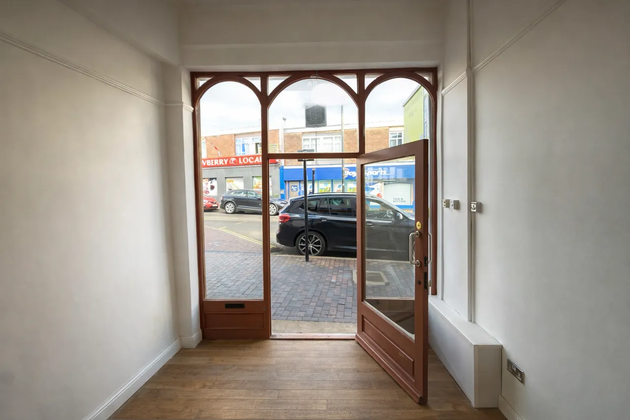 shop for sale, St. John Street, Newport Pagnell, MK16